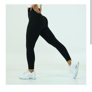 NVGTN true black signature leggings